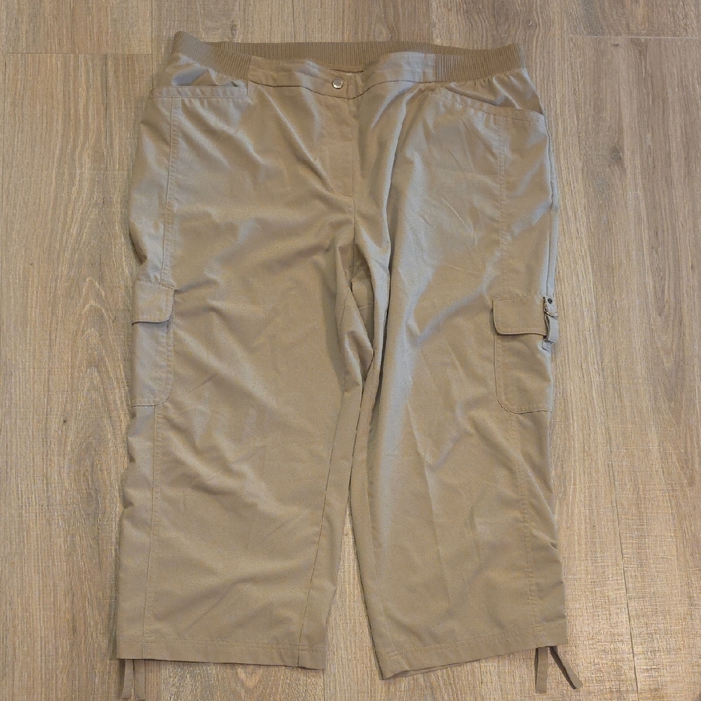 Relaxed Pull-On Cargo Capris - Taupe